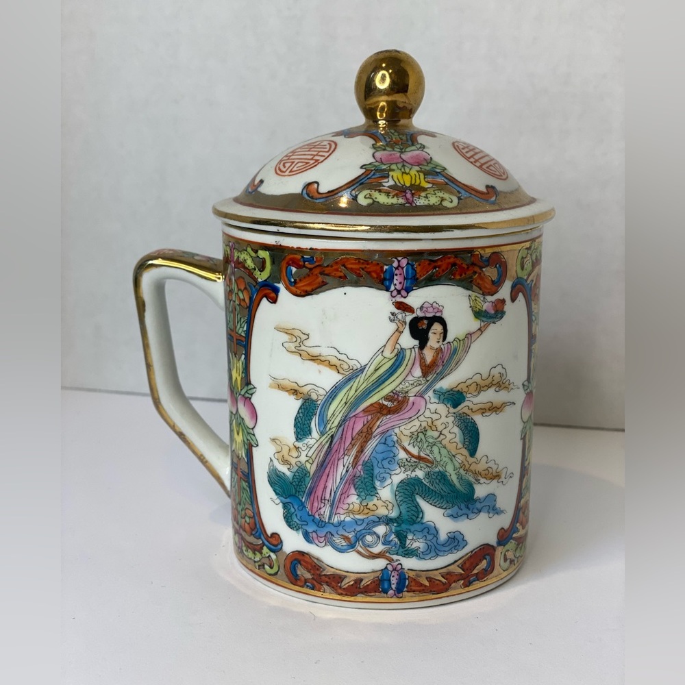Beautiful tea cup with lid